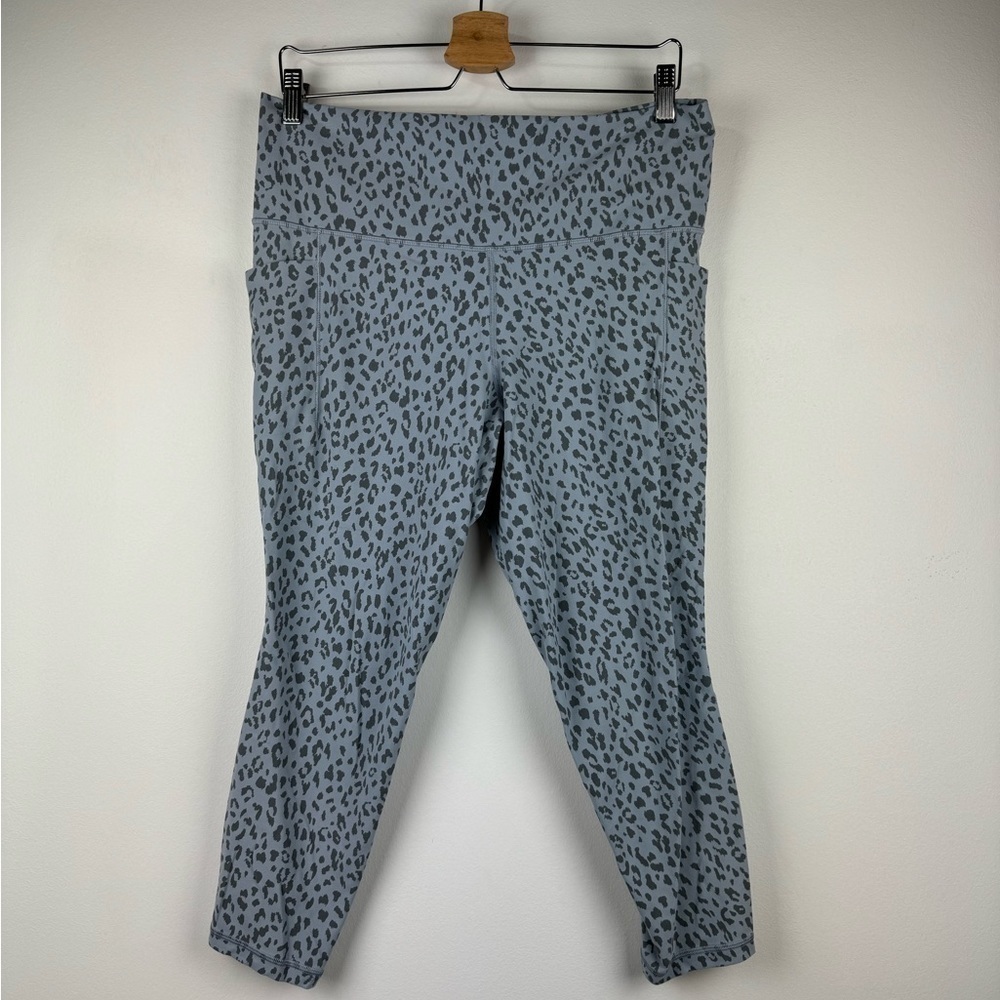 Athleta Salutation Stash 7/8 Length Animal Print Blue and Gray Leggings, Size XL